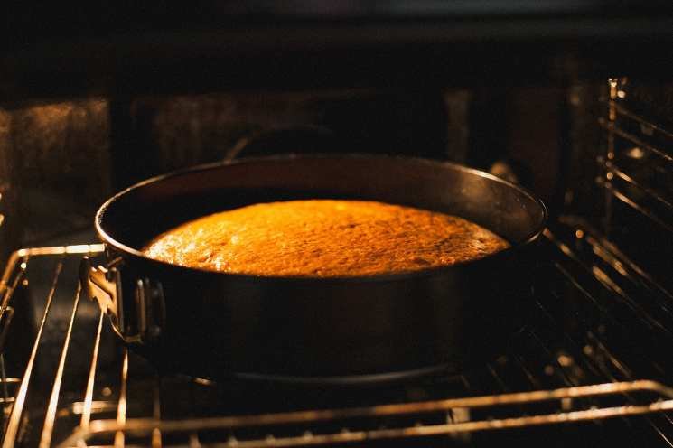 torta in lievitazione nel forno